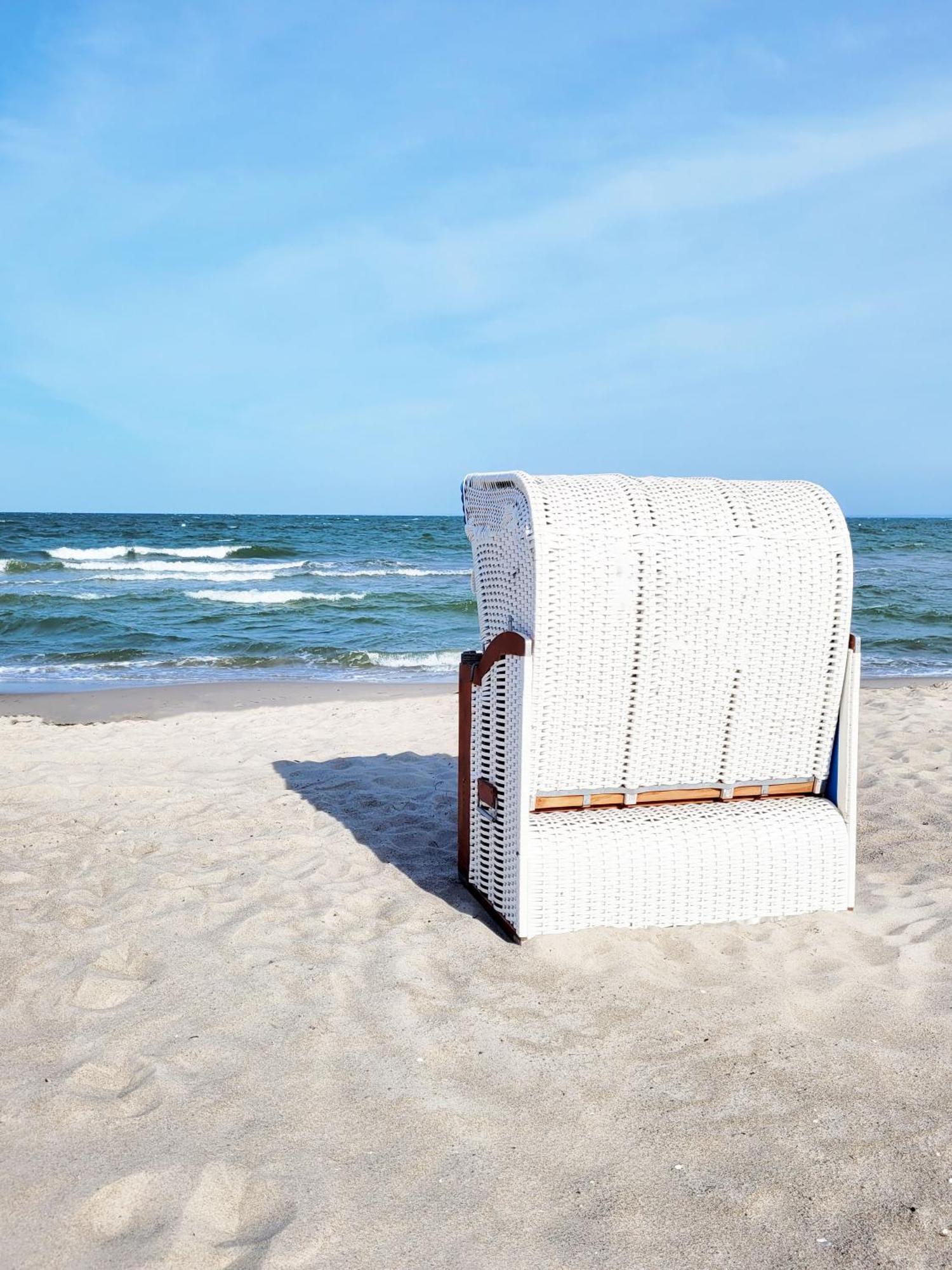Hochwertige Ferienwohnung Mit Sonnenterrasse & Gartenblick, Nur Wenige Gehminuten Zum Strand شاربوتس المظهر الخارجي الصورة